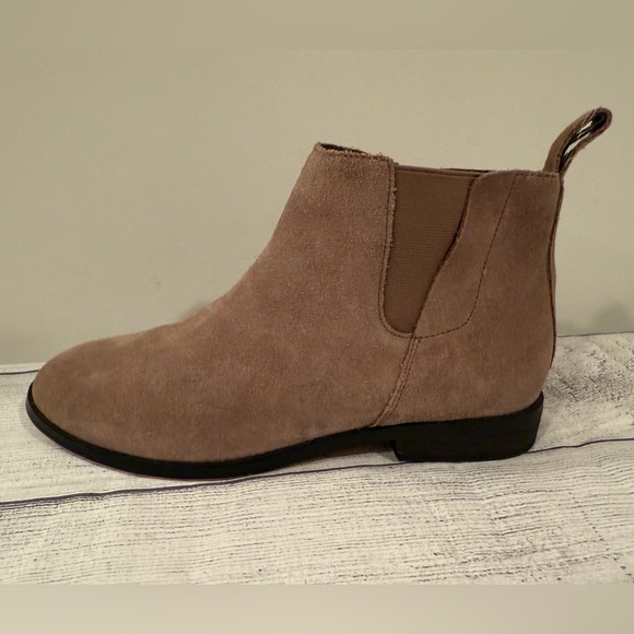 LANDS END Women Tan Suede Ankle Boots/size 8 - Picture 3 of 11